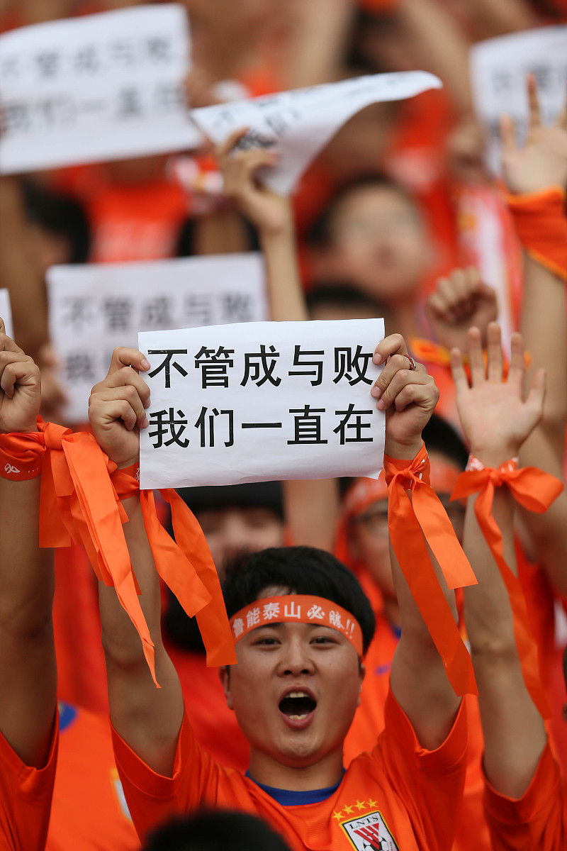 江南体育app下载入口-关于深足球员团结一致，冲刺最终胜利的信息